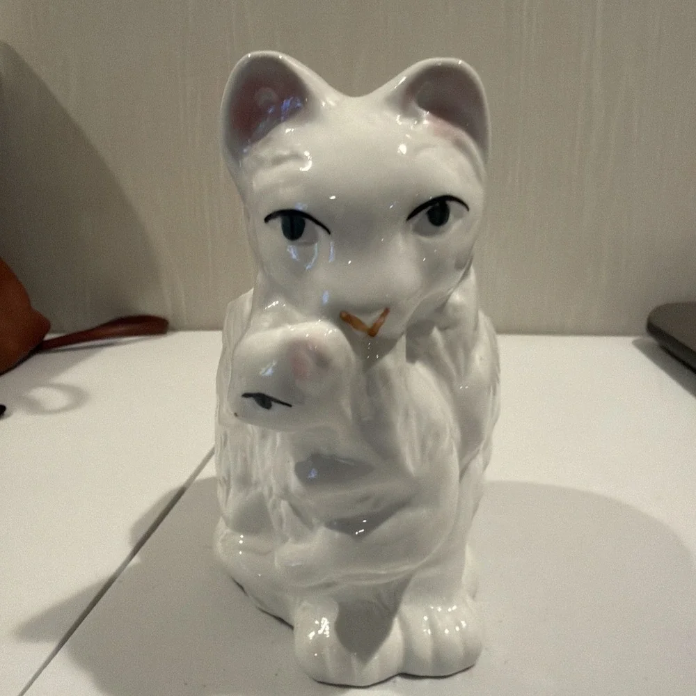 Vtg Persian Momma White Cat Carrying Kitten‎ Ceramic Figurine Planter